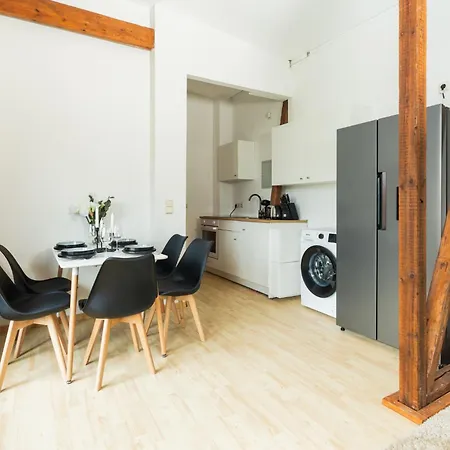 דירה Helle & Gemuetliche Dachwohnung Mit Terasse ברלין