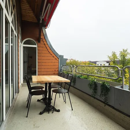 Helle & Gemuetliche Dachwohnung Mit Terasse Διαμέρισμα