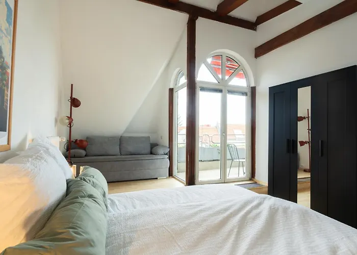 Helle & Gemuetliche Dachwohnung Mit Terasse 柏林