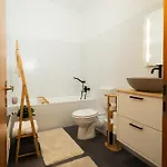 Lägenhet Helle & Gemuetliche Dachwohnung Mit Terasse *