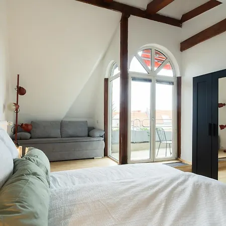 Helle & Gemuetliche Dachwohnung Mit Terasse Berlín