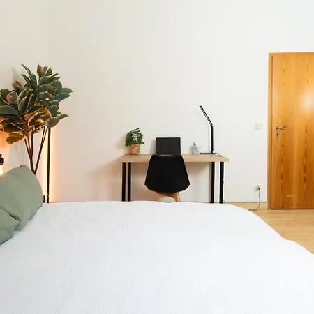 アパート Helle & Gemuetliche Dachwohnung Mit Terasse