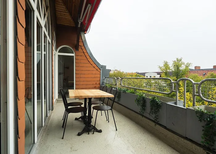 Helle & Gemuetliche Dachwohnung Mit Terasse アパート